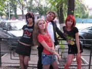 рок-группа ищет девушку-гитаристку...
