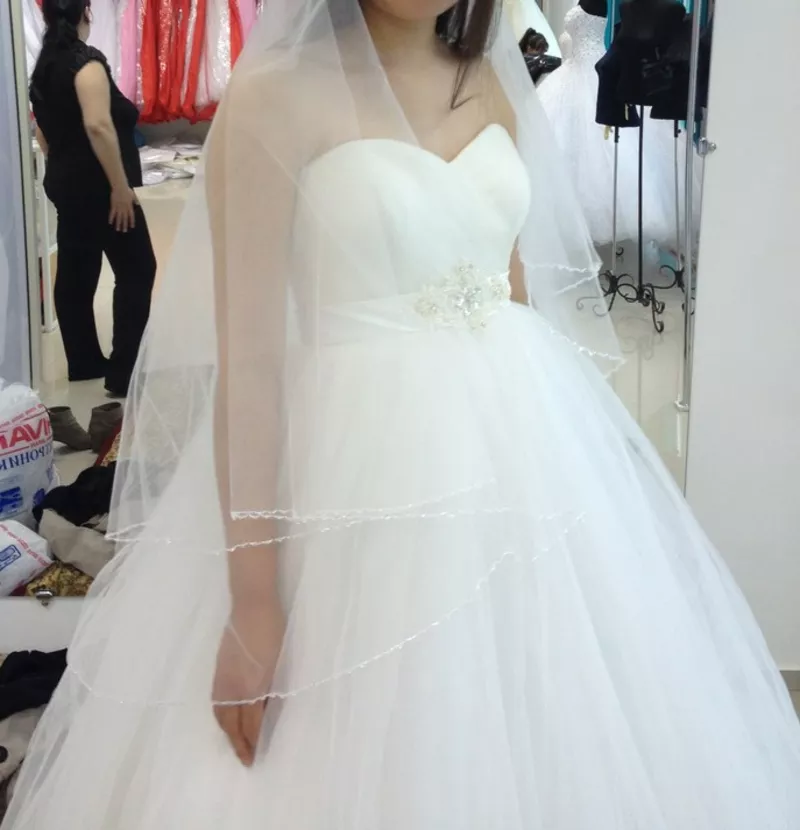 Белоснежное свадебное платье 3