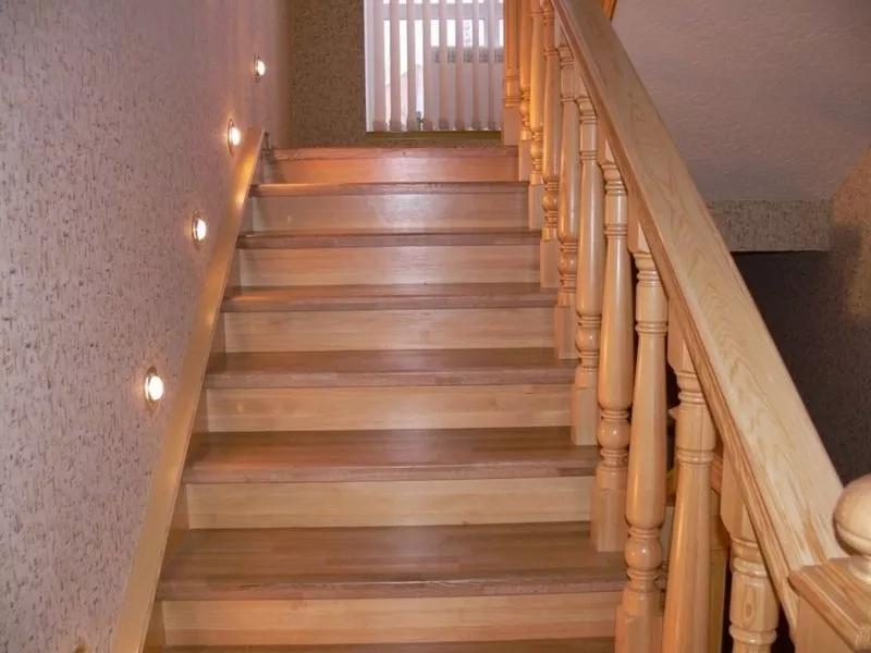 Монтаж деревянных лестниц в домах 5
